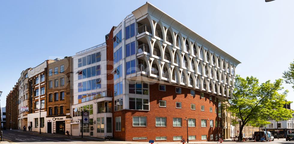 			CENTRAL ZONE 1 LOCATION!, 2 Bedroom, 2 bath, 1 reception Flat			 Farringdon Road, CLERKENWELL / HOLBORN